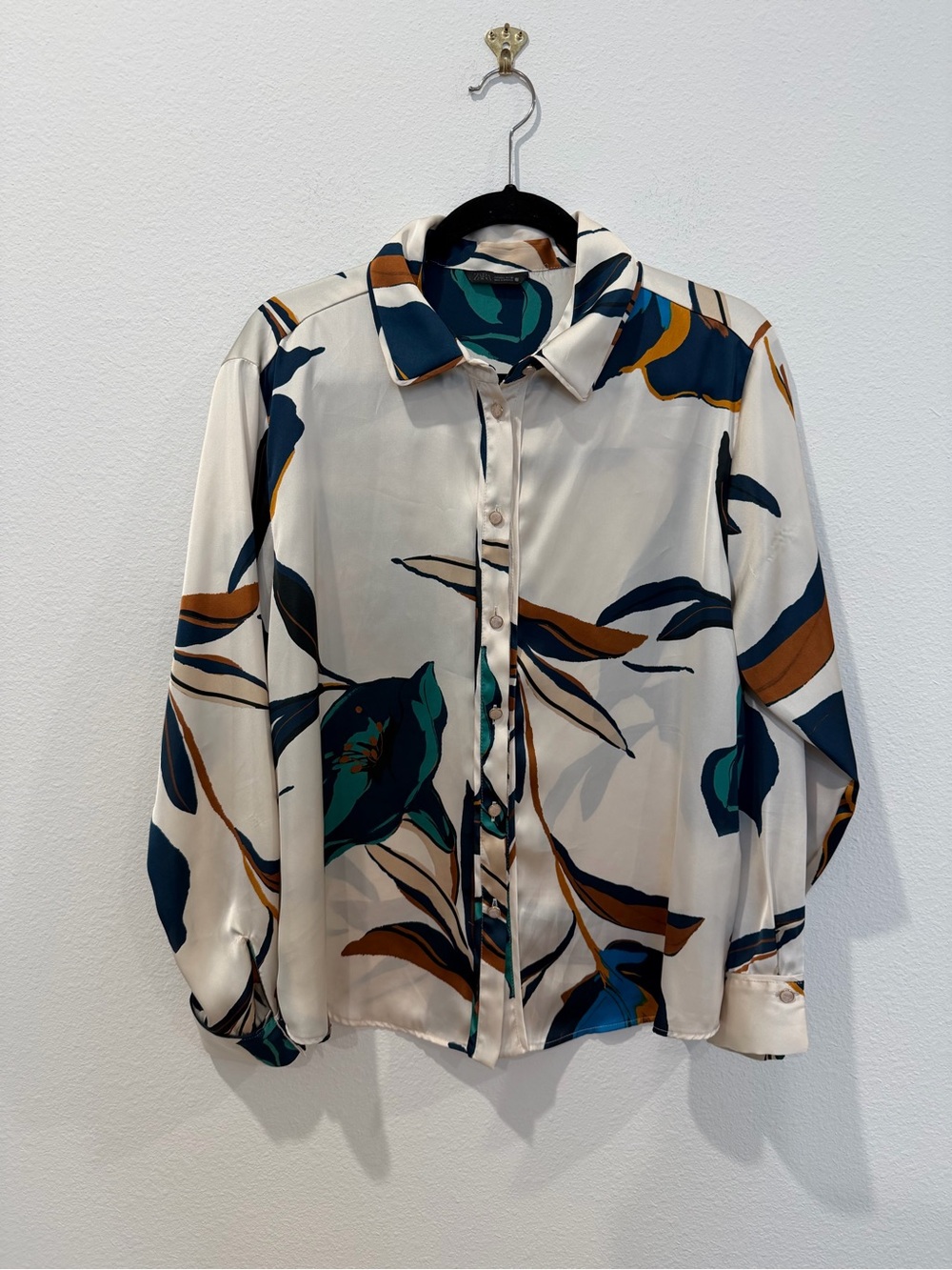 Zara Cream Button-Down Shirt with Teal and Brown Floral Motif